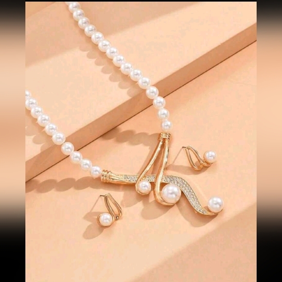 #126. Circular Faux Pearl Necklace & Geometric Circular Faux Pearl Earrings - Picture 4 of 4